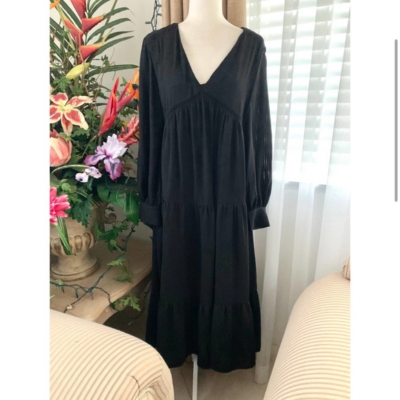 Zara Textured V-neck Tiered Maxi Dress Black - Picture 4 of 13